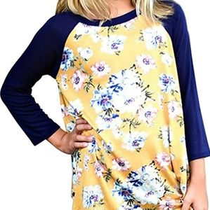 🌻Two floral print long sleeve shirts🌻